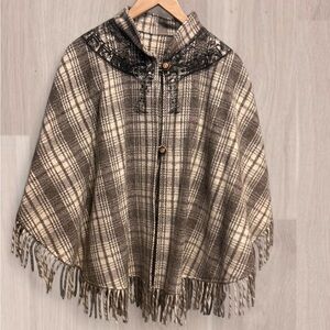Chic Plaid Wool Poncho with Fringe